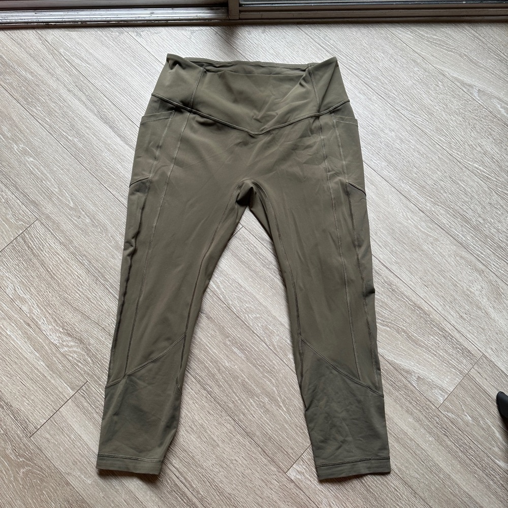 Green lululemon yoga pants with pockets size 12